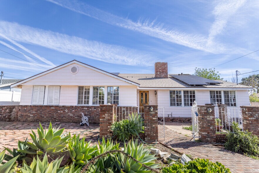 More Photos Of 9826 Columbus Ave, North Hills Multifamily For Sale