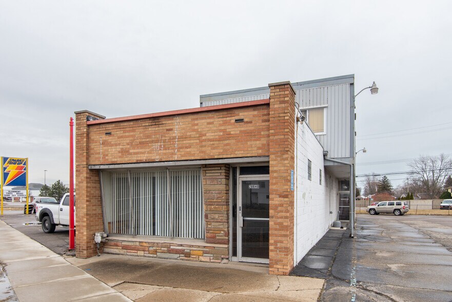 More Photos Of 28640 Gratiot Ave, Roseville Freestanding For Sale