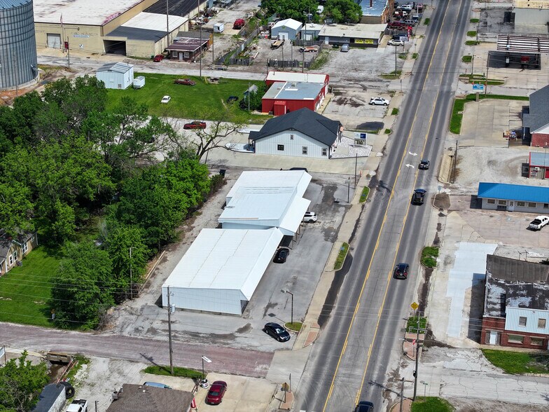 More Photos Of 104 N Orange St, Butler Freestanding For Lease
