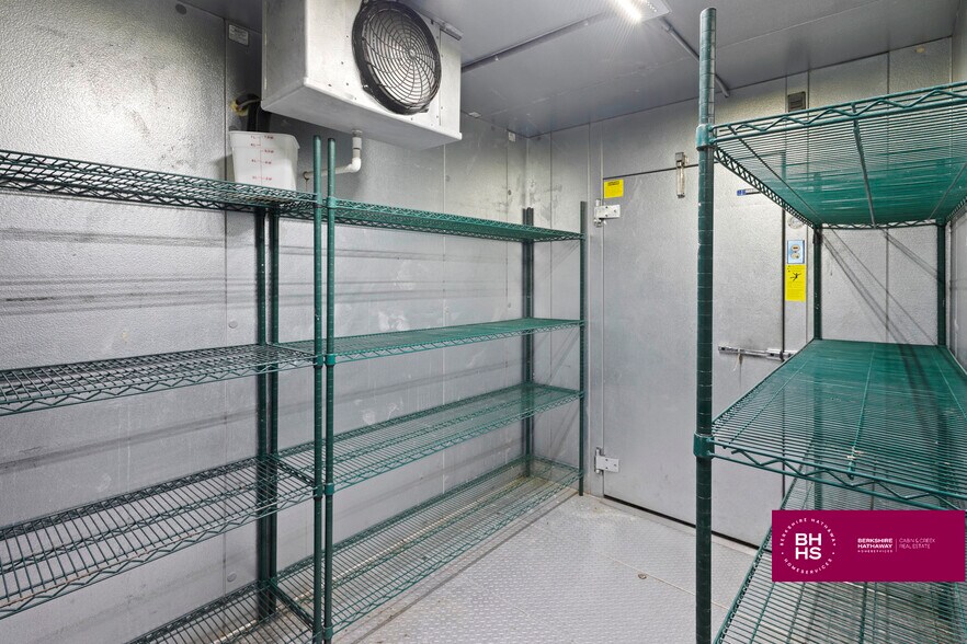 More Photos Of 958 E Main St, Liberty Restaurant For Sale