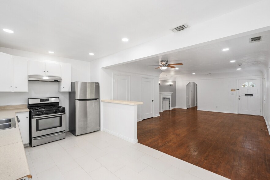 More Photos Of 934 N La Jolla Ave, West Hollywood Apartments For Sale