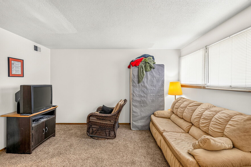 More Photos Of 875-885 25th St, Lincoln Apartments For Sale