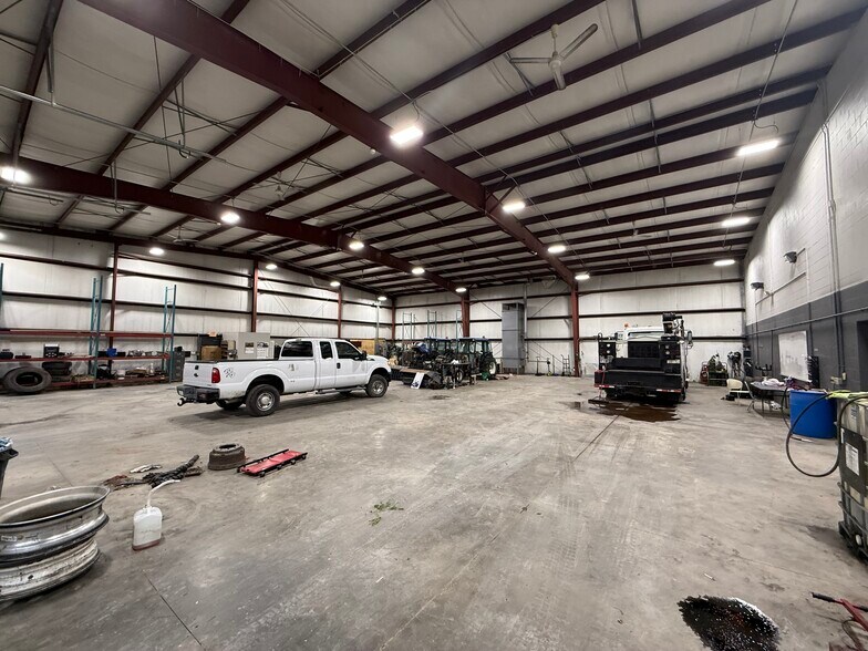 More Photos Of 400 Hopewell Ln, Gratiot Service For Sale
