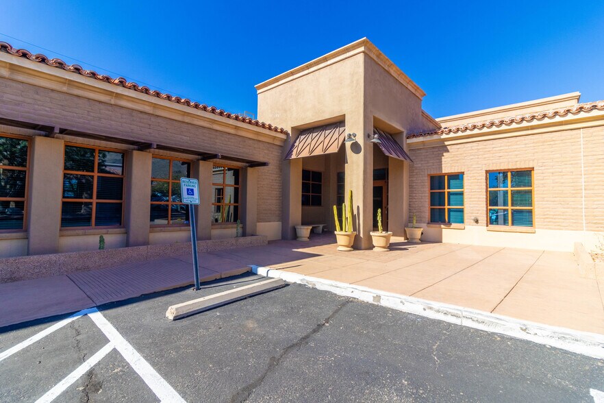 Primary Photo Of 1725 E Skyline Dr, Tucson Office For Lease