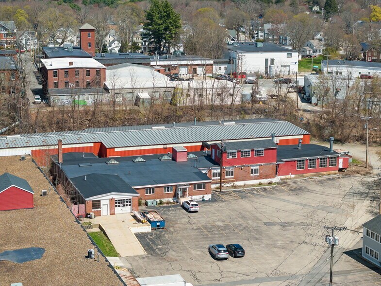 More Photos Of 40 Water St, Amesbury Warehouse For Lease