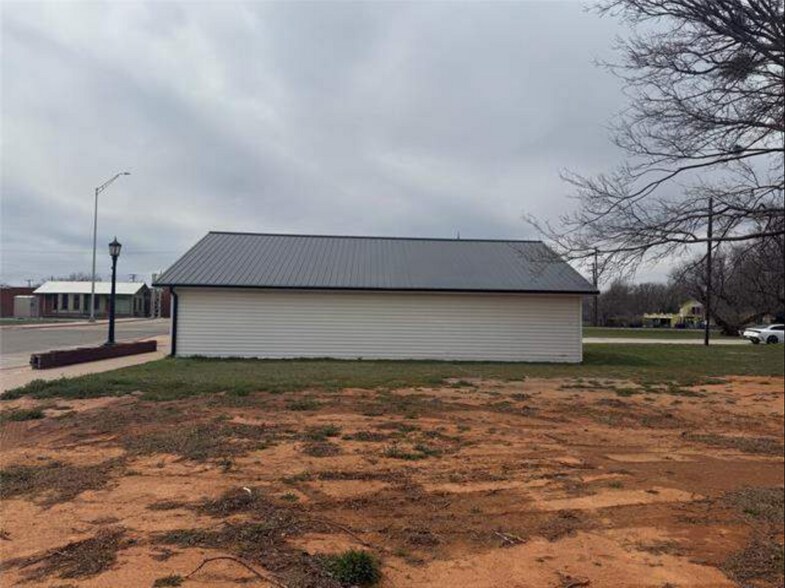 More Photos Of 101 E 3rd St, Burkburnett Office For Sale