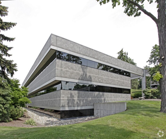 More Photos Of 30500 Northwestern Hwy, Farmington Hills Unknown For Lease