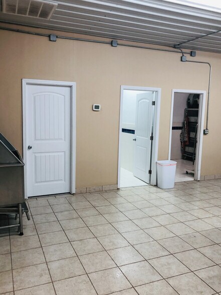 More Photos Of 36161 W Highway 51, Mannford Service For Sale