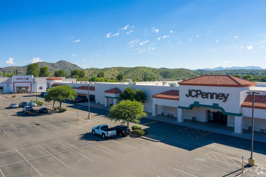 More Photos Of 254-300 W Mariposa Rd, Nogales Storefront For Lease