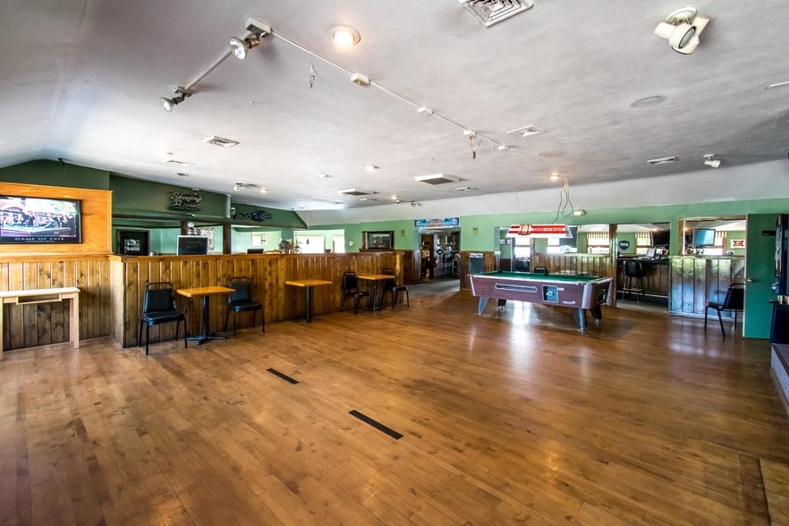 More Photos Of 141 Congamond Rd, Southwick Restaurant For Lease