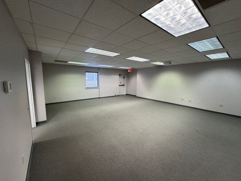 More Photos Of 9200-9220 Forest Hill Ave, Richmond Medical For Lease