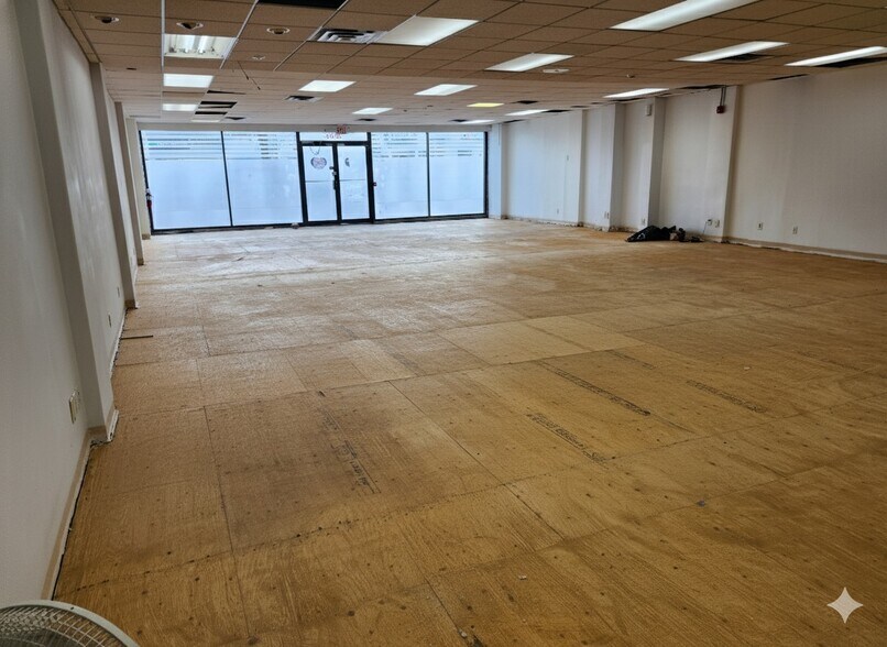 More Photos Of 1443-1449 Main St E, Hamilton General Retail For Lease
