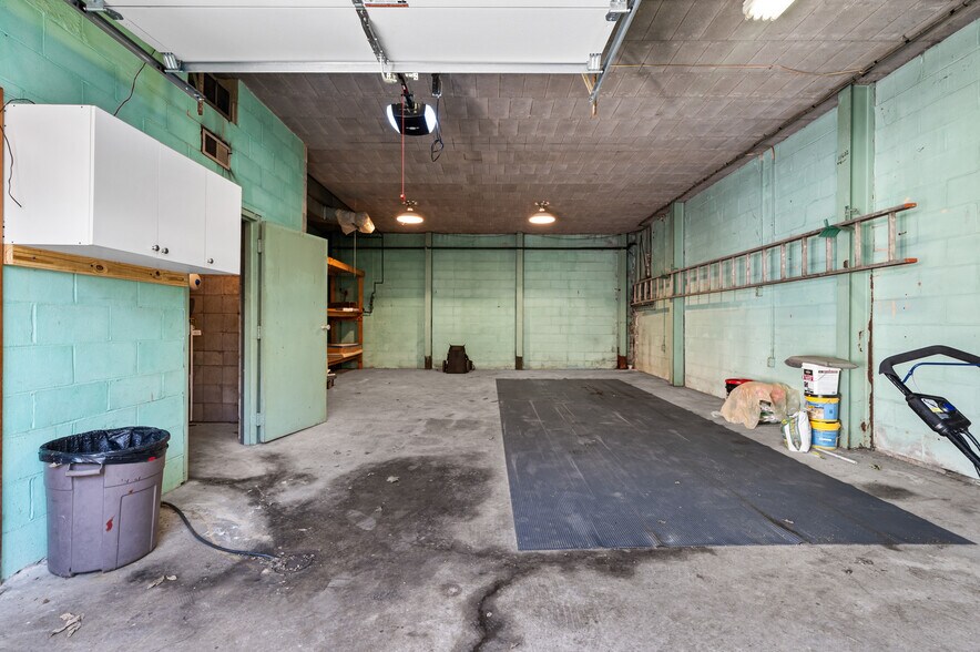 More Photos Of 450 Castle Shannon Blvd, Pittsburgh Storefront For Sale