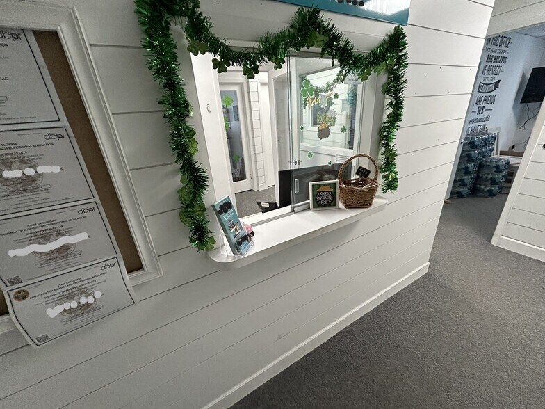 More Photos Of 3909 E Bay Dr, Holmes Beach Medical For Lease