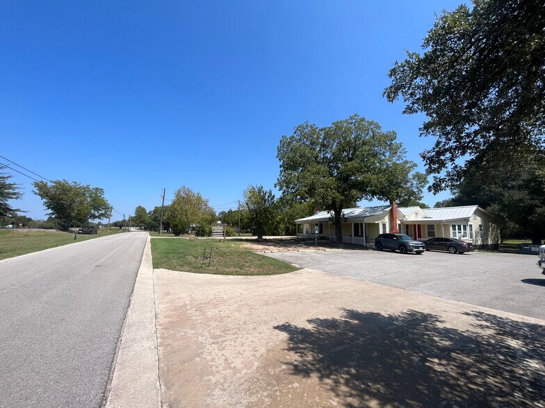 More Photos Of 211 Railroad St, Buda Medical For Sale