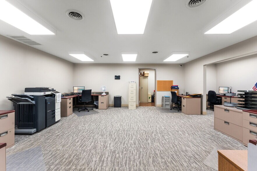 More Photos Of 1111 Glendale Blvd, Valparaiso Freestanding For Lease