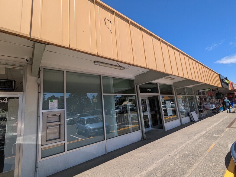 Primary Photo Of 1516-1590 Fairfield Rd, Victoria General Retail For Lease