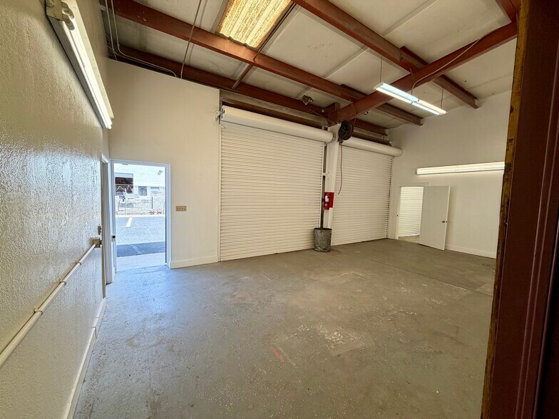 More Photos Of 625 W Broadway Rd, Mesa Service For Lease