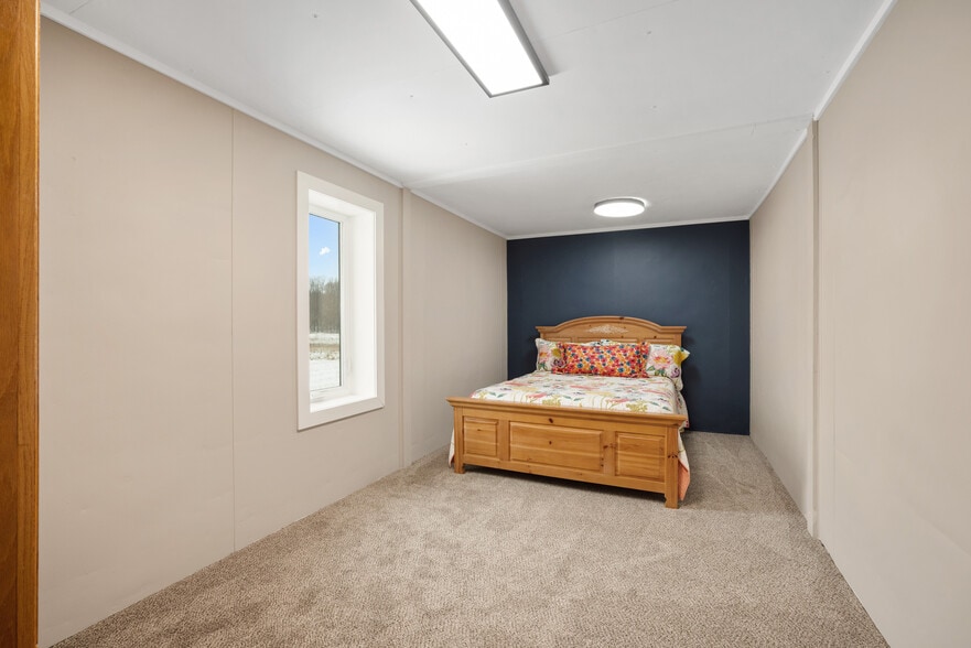 More Photos Of 6163 N Meridian Rd, Hope Flex For Sale