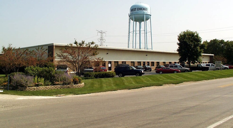 More Photos Of 901-915 Atlantic Dr, West Chicago Light Distribution For Lease