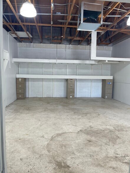 More Photos Of 17252 E Falcon Dr, Fountain Hills Warehouse For Lease