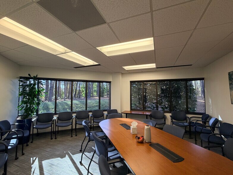 More Photos Of 3600 Glenwood Ave, Raleigh Office For Lease