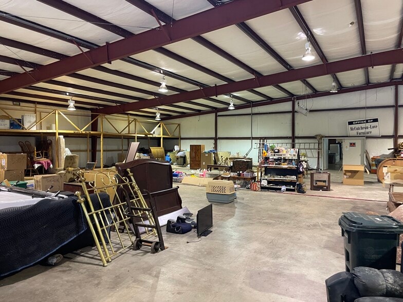 More Photos Of 1310 Elliott Blvd, Jasper Showroom For Sale