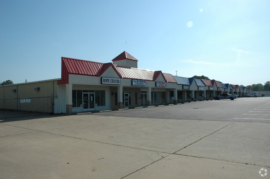 More Photos Of 1000-1099 Vendall Rd, Dyersburg General Retail For Lease