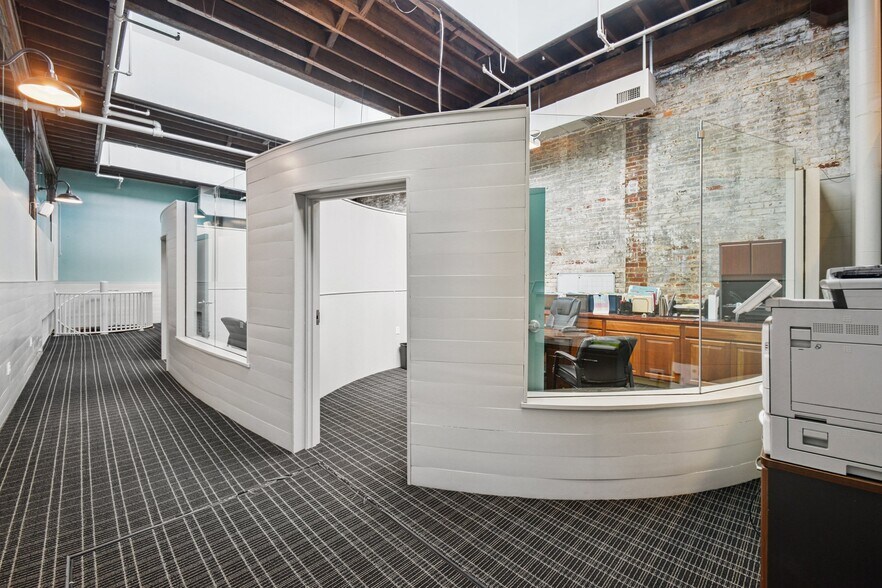 More Photos Of 747 Magazine St, New Orleans Office For Sale