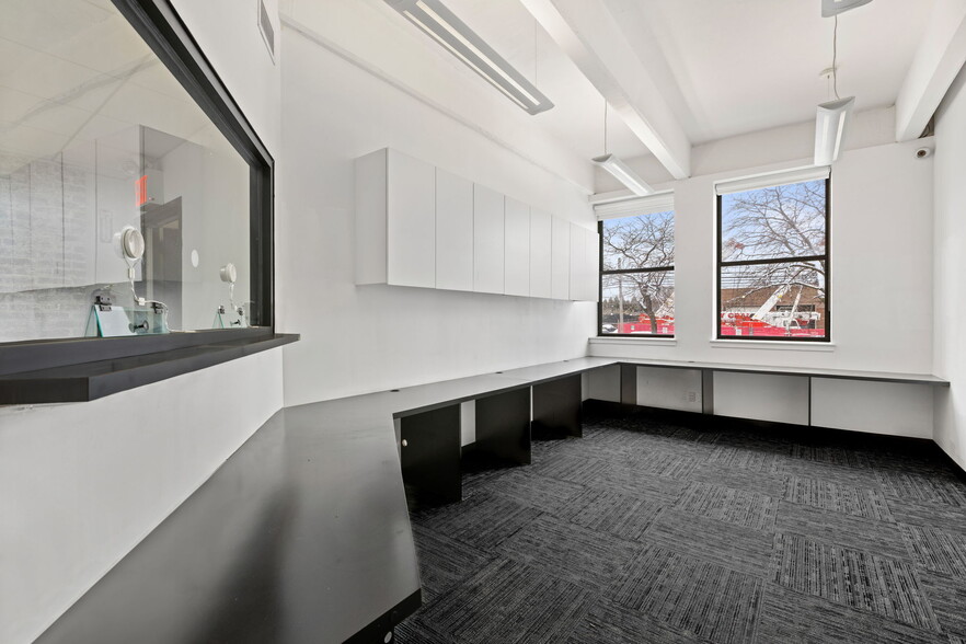 More Photos Of 11-17 43rd Ave, Long Island City Office For Lease