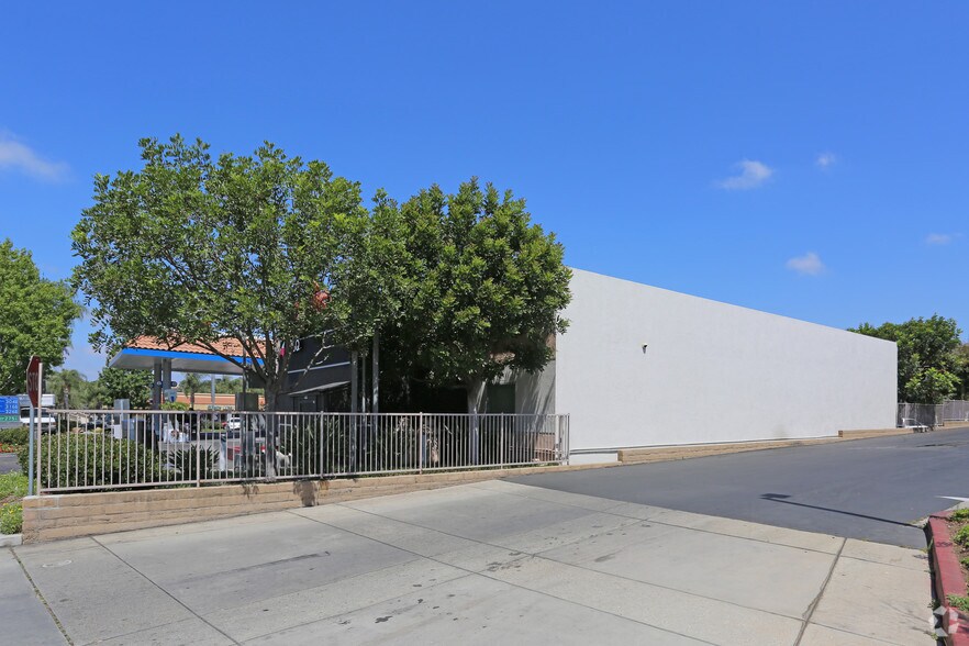 More Photos Of 1211 E Vista Way, Vista Service Station For Lease