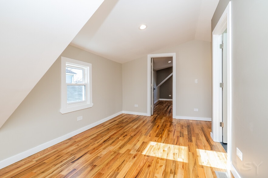 More Photos Of 6129 N Ravenswood Ave, Chicago Multifamily For Sale
