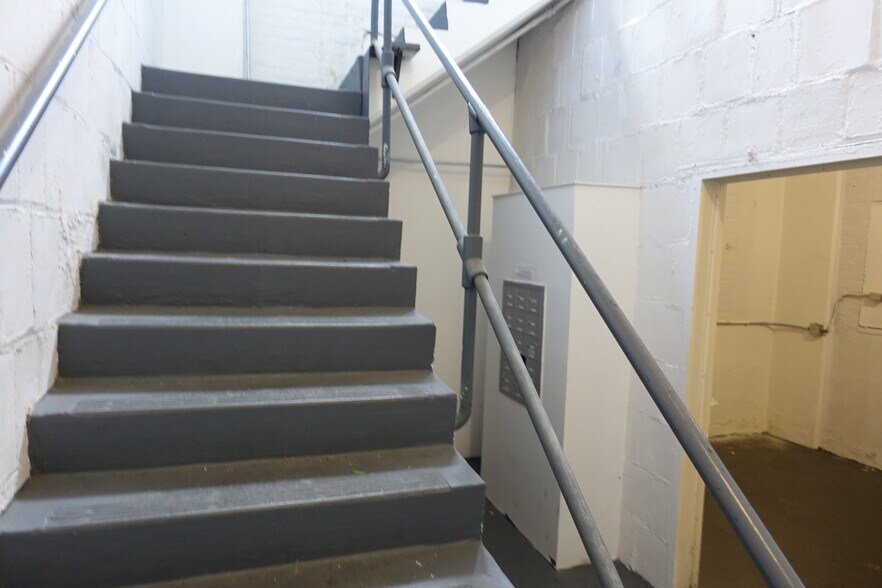 More Photos Of 1012-1022 Grand St, Hoboken Warehouse For Lease
