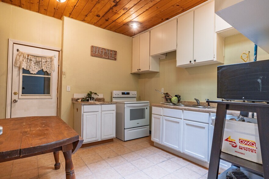 More Photos Of 3882 Washington Ave, Le Grand Apartments For Sale