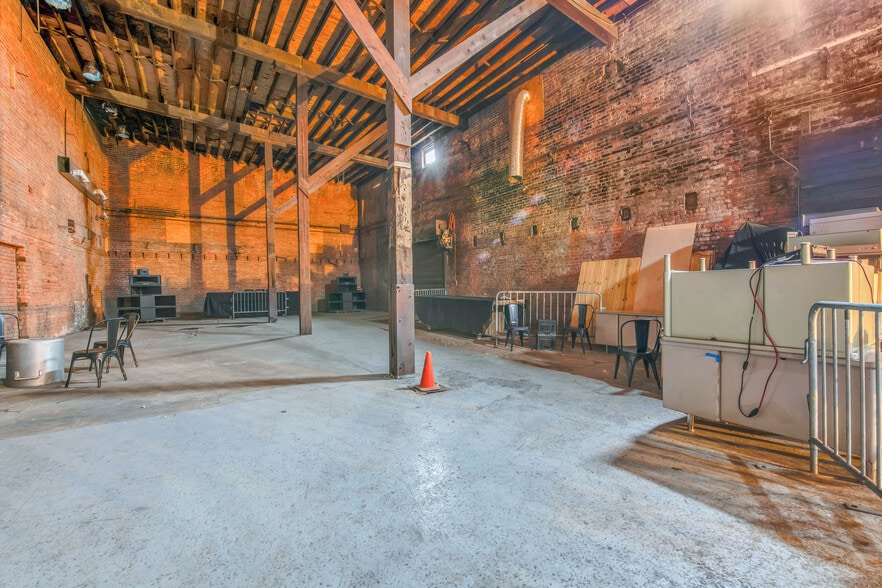 More Photos Of 2232-2240 Bellevue St, Detroit Industrial For Sale