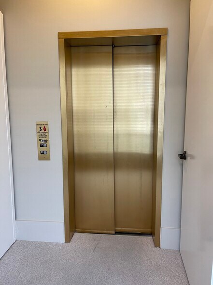 More Photos Of 300 N Rodeo Dr, Beverly Hills Office For Lease