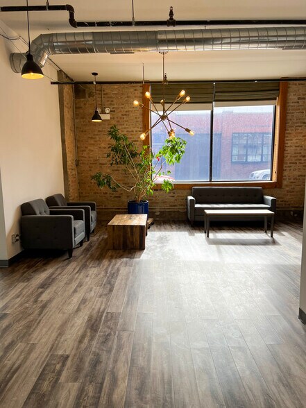 More Photos Of 2130-2140 W Fulton St, Chicago Flex For Lease