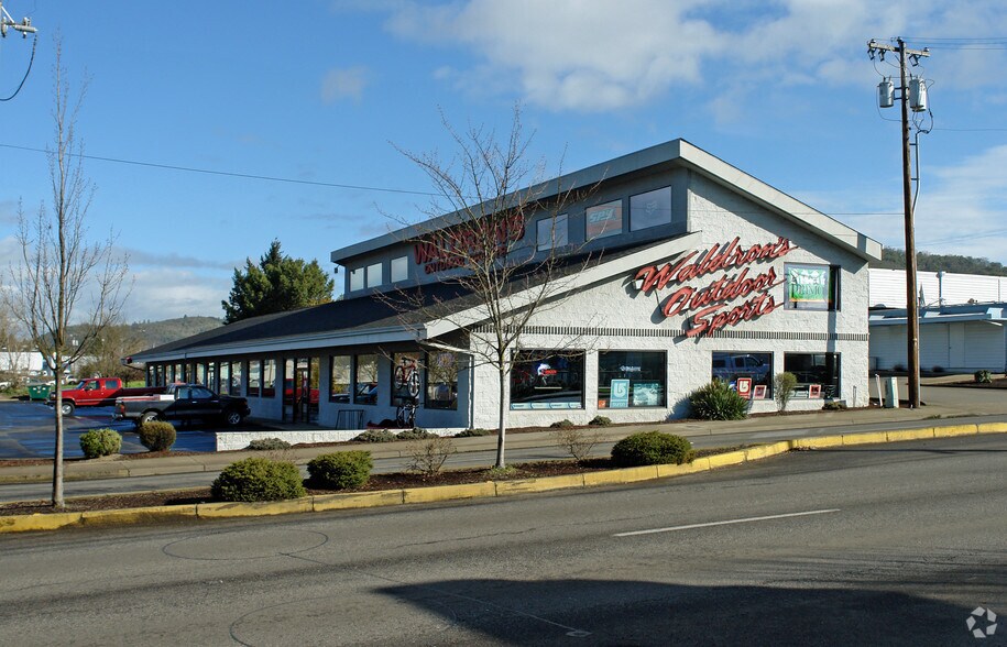 More Photos Of 330 NE Garden Valley Blvd, Roseburg Freestanding For Lease