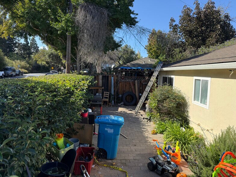 More Photos Of 1811 Woodland Ave, East Palo Alto Multifamily For Sale