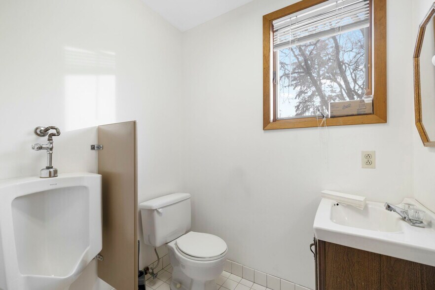 More Photos Of 7 Stokum Ln, New City Office For Sale