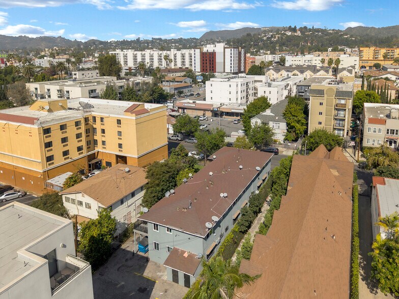 More Photos Of 5440 Harold Way, Los Angeles Apartments For Sale