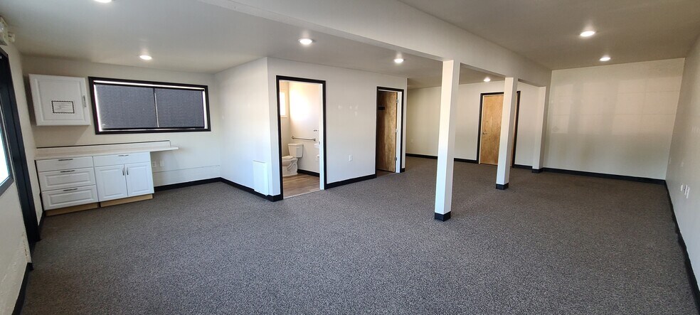 More Photos Of 4777 Lancaster Dr NE, Salem Flex For Lease