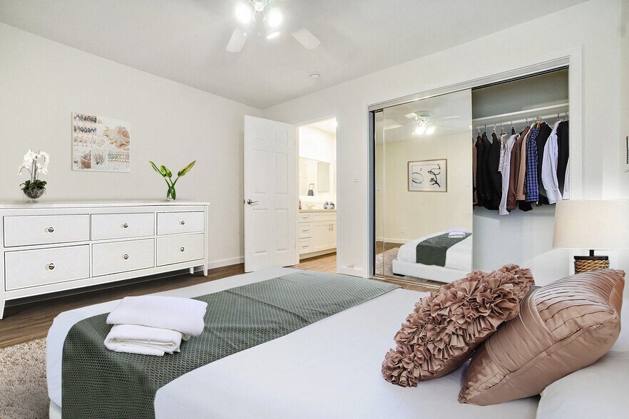 More Photos Of 14849 Vanowen St, Van Nuys Apartments For Sale