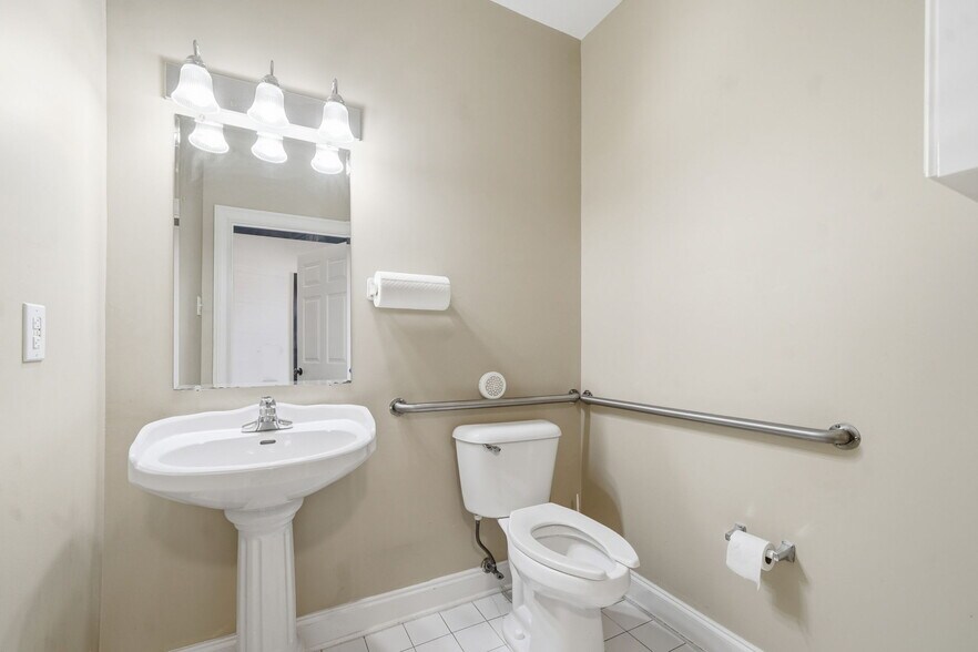 More Photos Of 234-242 Creekstone Rdg, Woodstock Office For Sale
