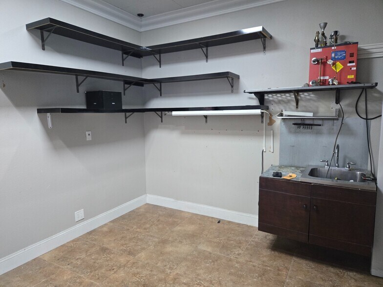 More Photos Of 73320 El Paseo, Palm Desert Storefront Retail Office For Lease