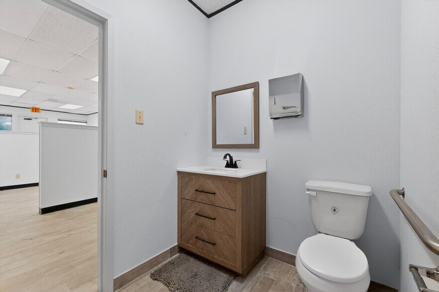 More Photos Of 8870 Business Park Dr, Austin Loft Creative Space For Lease