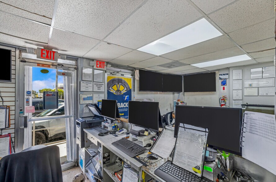 More Photos Of 8765 Bird rd, Miami Industrial For Sale