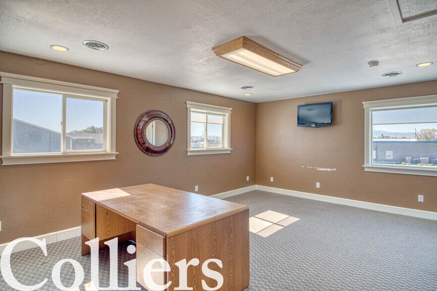 More Photos Of 480 22nd St, Heyburn Warehouse For Lease