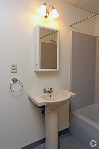 More Photos Of 87 N Clinton Ave, Rochester Apartments For Lease