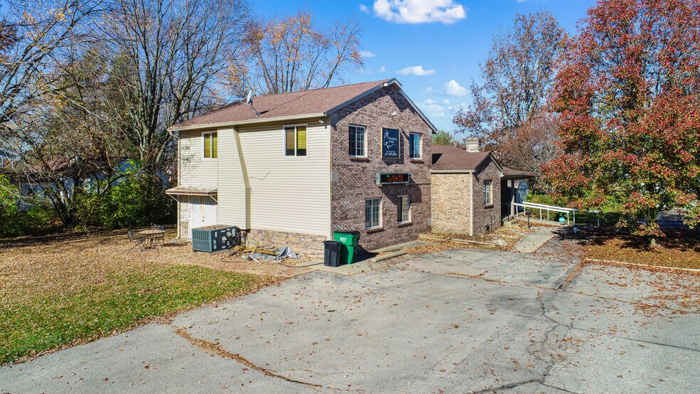 More Photos Of 2048 N Morton St, Franklin Office For Sale